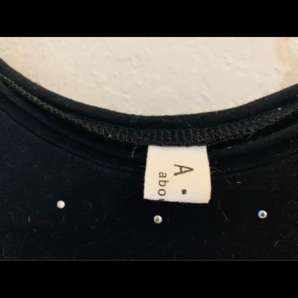 Women's short-sleeved shirt with black metal patch - Picture 2 of 5